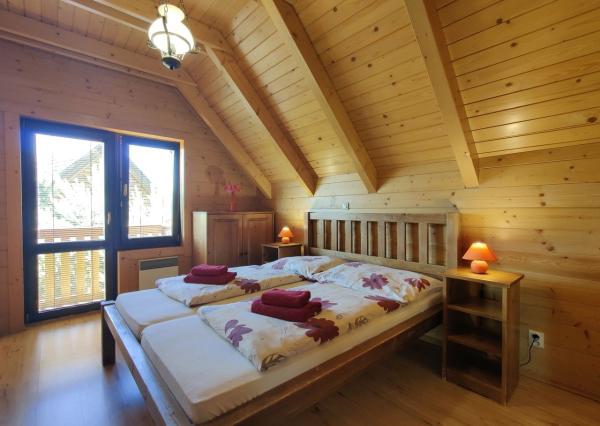 Na predaj štýlové drevenice na brehu Liptovskej Mary