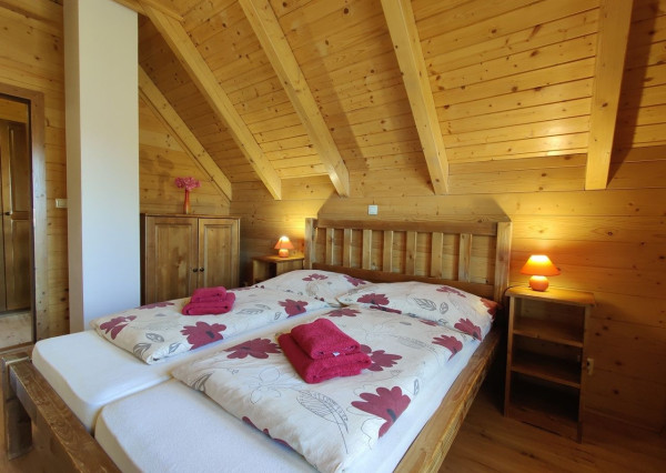 Na predaj štýlové drevenice na brehu Liptovskej Mary