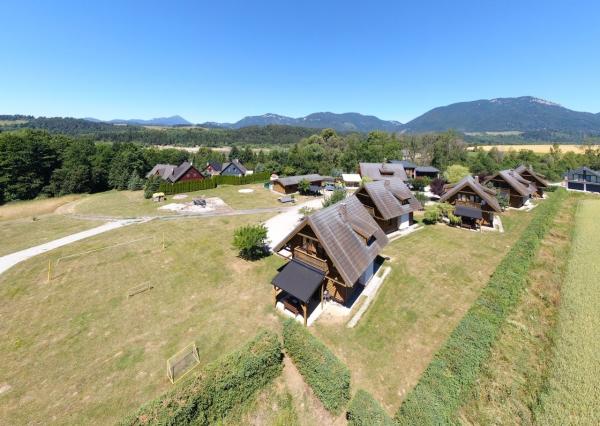 Na predaj štýlové drevenice na brehu Liptovskej Mary
