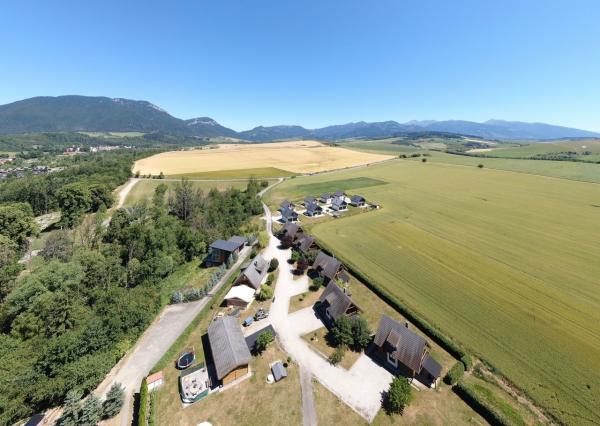 Na predaj štýlové drevenice na brehu Liptovskej Mary