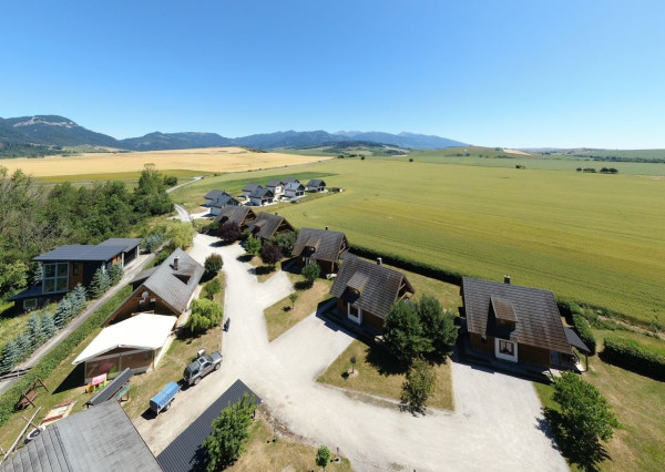 Na predaj štýlové drevenice na brehu Liptovskej Mary