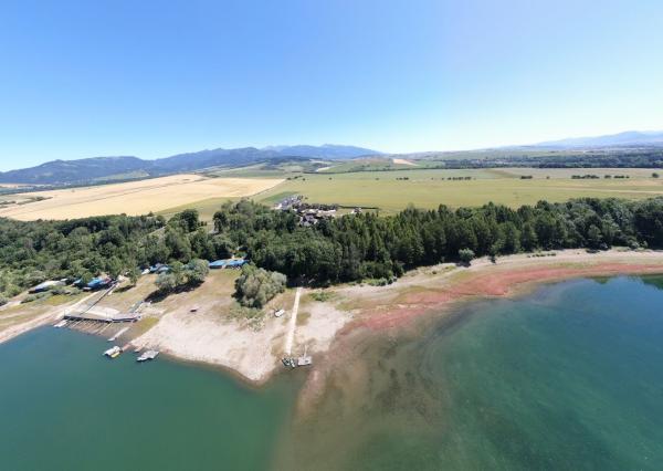Na predaj štýlové drevenice na brehu Liptovskej Mary