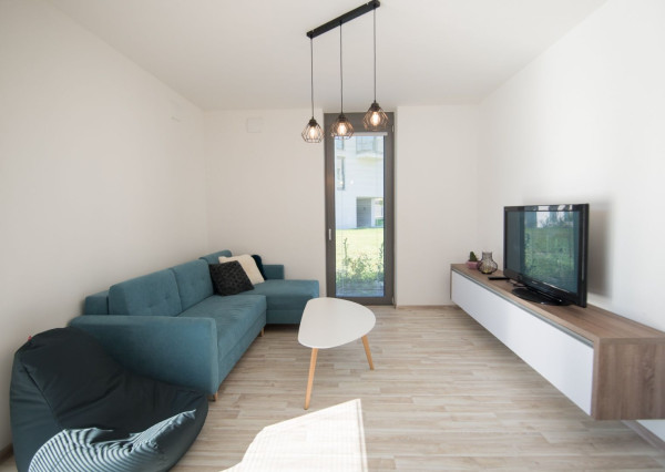 Dvojizbový byt s terasou v areáli Victory Port na prenájom