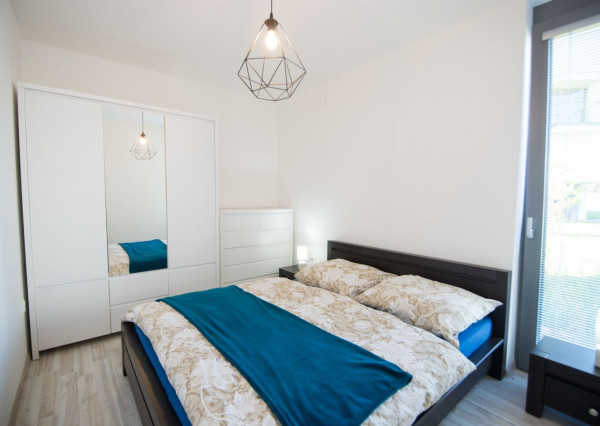 Dvojizbový byt s terasou v areáli Victory Port na prenájom