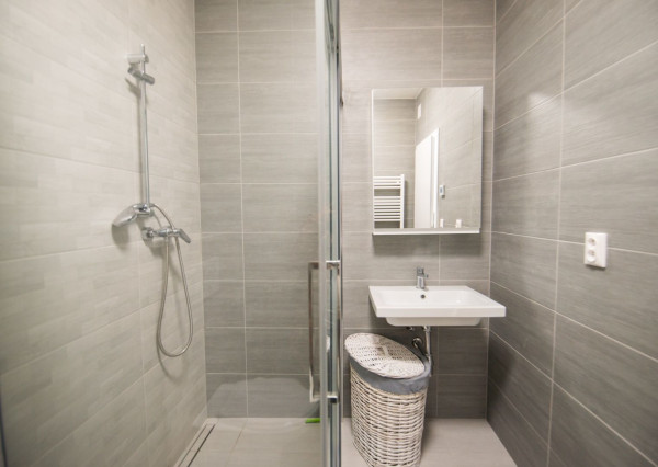 Dvojizbový byt s terasou v areáli Victory Port na prenájom