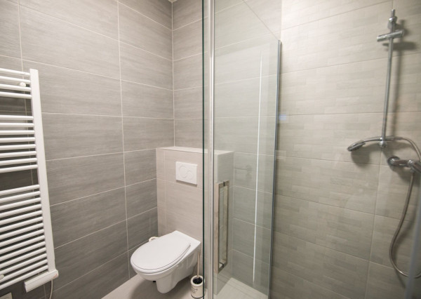 Dvojizbový byt s terasou v areáli Victory Port na prenájom