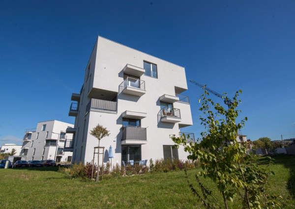 Dvojizbový byt s terasou v areáli Victory Port na prenájom