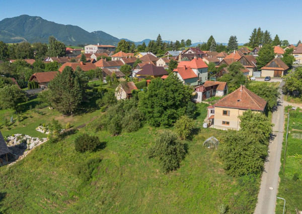 Výnimočná investičná príležitosť Rodinný dom s pozemkom 2712 m² na predaj – Jamník, Liptov 