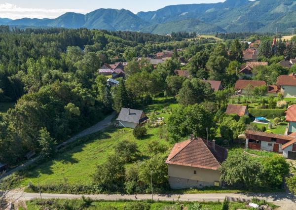 Výnimočná investičná príležitosť Rodinný dom s pozemkom 2712 m² na predaj – Jamník, Liptov 