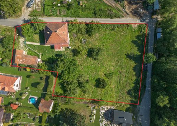 Výnimočná investičná príležitosť Rodinný dom s pozemkom 2712 m² na predaj – Jamník, Liptov 