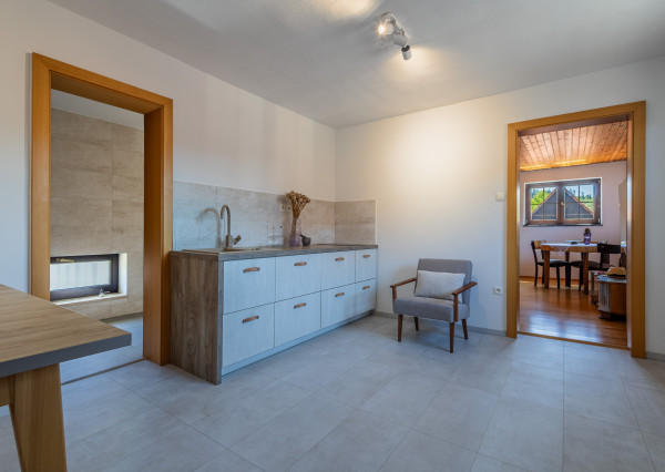 Rodinná usadlosť pri Váhu – domov, ktorý má dušu… aj potenciál!