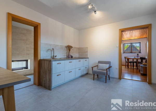 Rodinná usadlosť pri Váhu – domov, ktorý má dušu… aj potenciál!