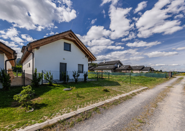 Na predaj – 5-izbový rodinný dom v obci Svätý Kríž