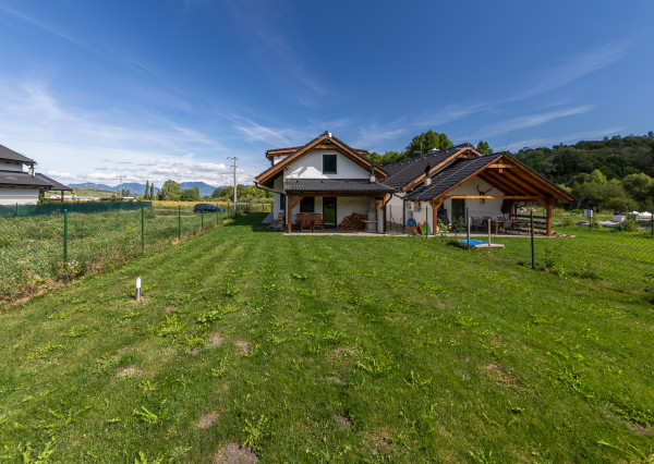 Na predaj – 5-izbový rodinný dom v obci Svätý Kríž