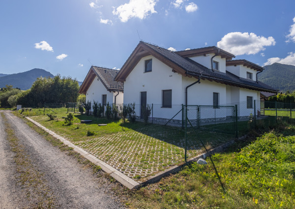 Na predaj – 5-izbový rodinný dom v obci Svätý Kríž