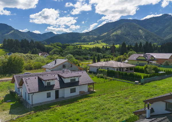 Na predaj – 5-izbový rodinný dom v obci Svätý Kríž