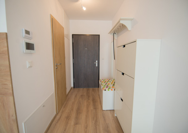 Prenájom 1- izbového bytu so zahradou v Stošiciach