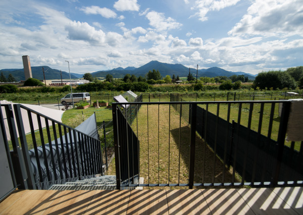 Prenájom 1- izbového bytu so zahradou v Stošiciach