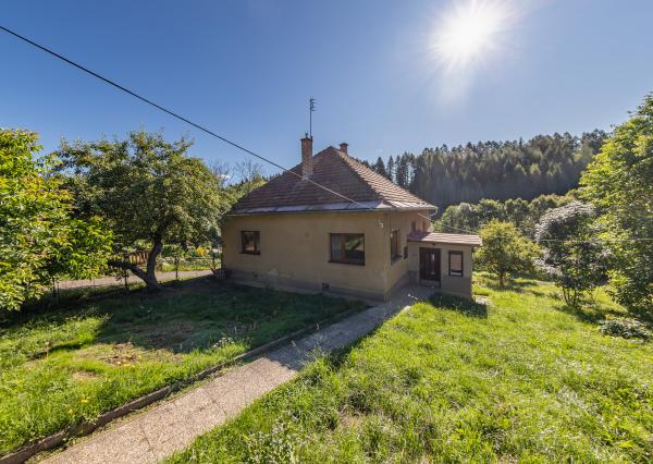 Výnimočná investičná príležitosť Rodinný dom s pozemkom 2712 m² na predaj – Jamník, Liptov 