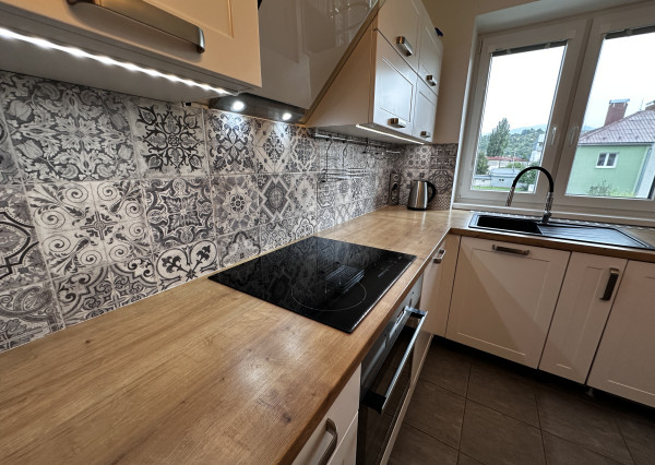 REZERVOVANE Moderný a priestranný 2-izbový byt v centre so zariadením