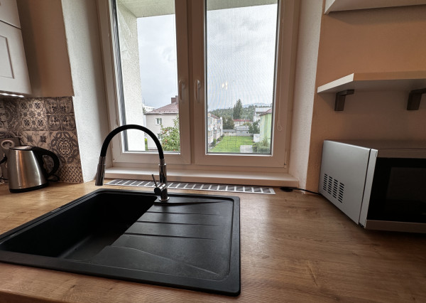REZERVOVANE Moderný a priestranný 2-izbový byt v centre so zariadením