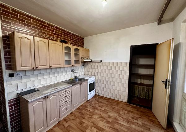 REZERVOVANE 2-izbový byt v pôvodnom stave – Podbreziny, Priebežná