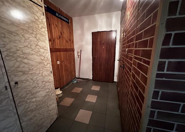 REZERVOVANE 2-izbový byt v pôvodnom stave – Podbreziny, Priebežná