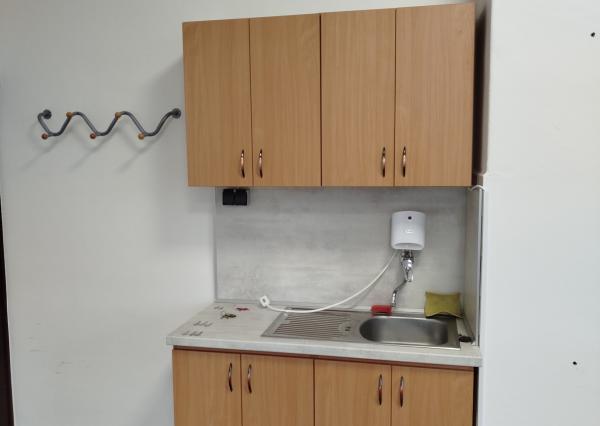 Veľká kancelária so zázemím v historickej budove na prenájom