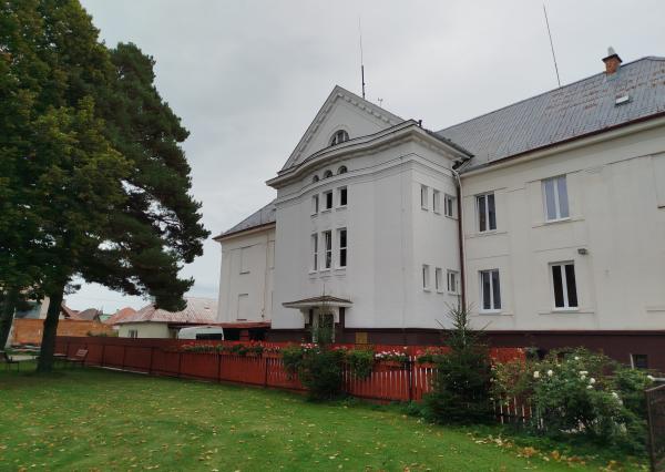 Veľká kancelária so zázemím v historickej budove na prenájom