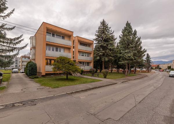 Veľký 2-izbový byt s dvomi balkónmi v krásnom prostredí – Palúdzka, Liptovský Mikuláš