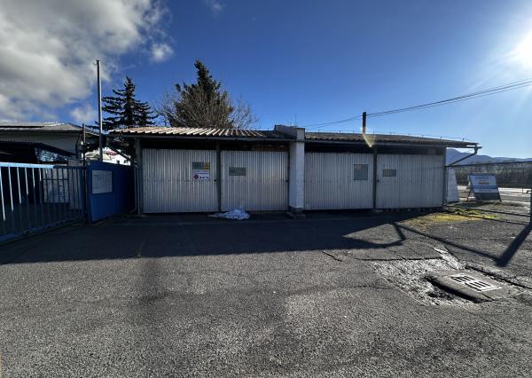 Oplotený areál na prenájom – skvelá poloha pri hlavnej ceste