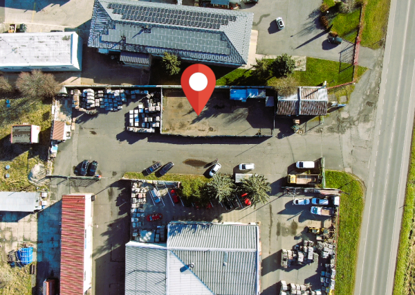 Oplotený areál na prenájom – skvelá poloha pri hlavnej ceste