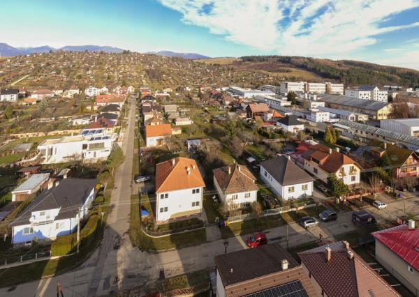 Priestranný byt s podkrovím – Liptovský Mikuláš