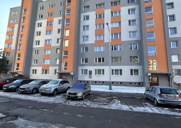 Na prenájom 3- izbový byt na Podbrezinách