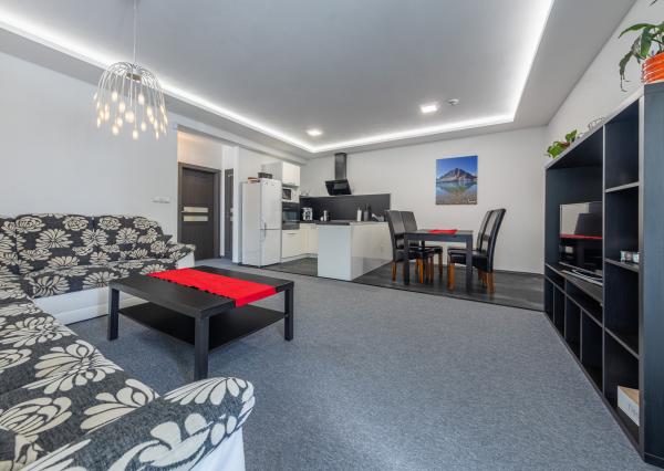 REZERVOVANÉ -Priestranný apartmán s terasou pri aquaparku – Banff Bešeňová