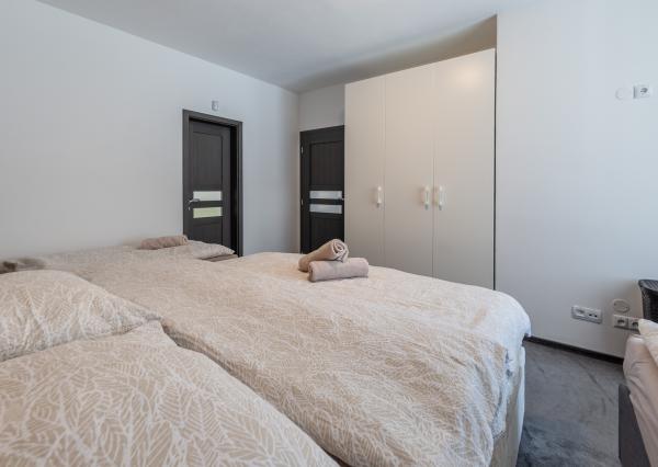 REZERVOVANÉ -Priestranný apartmán s terasou pri aquaparku – Banff Bešeňová