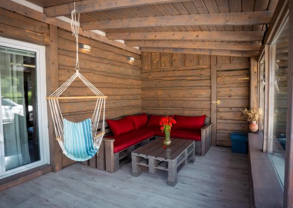 REZERVOVANÉ -Priestranný apartmán s terasou pri aquaparku – Banff Bešeňová