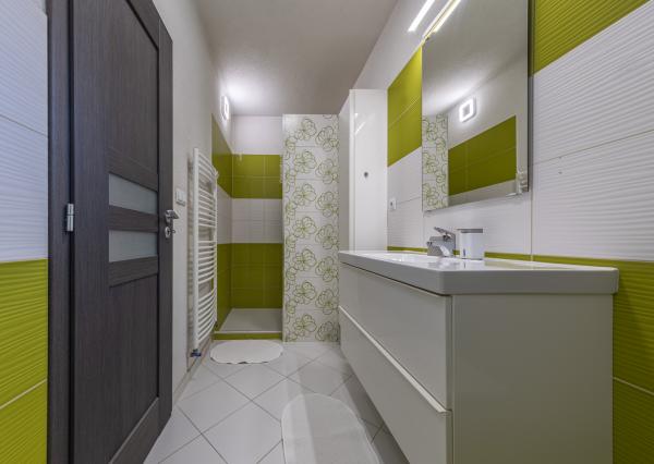 REZERVOVANÉ -Priestranný apartmán s terasou pri aquaparku – Banff Bešeňová