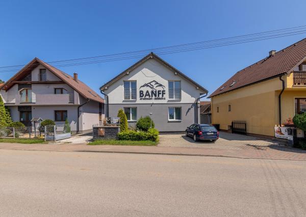 REZERVOVANÉ -Priestranný apartmán s terasou pri aquaparku – Banff Bešeňová