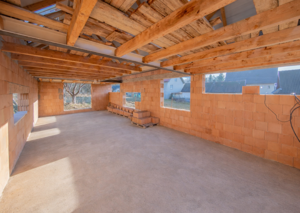 Rodinný dom v hrubej stavbe s pozemkom 2 152 m² Žiar/Liptov