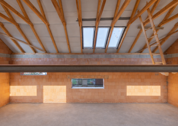 Rodinný dom v hrubej stavbe s pozemkom 2 152 m² Žiar/Liptov