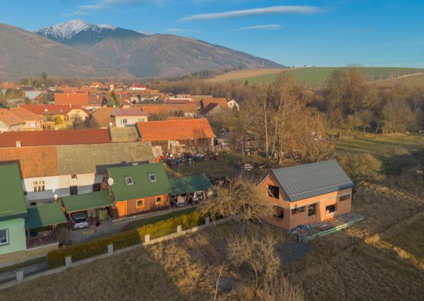 Rodinný dom v hrubej stavbe s pozemkom 2 152 m² Žiar/Liptov