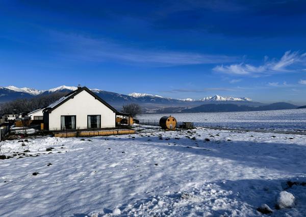 Slnečný stavebný pozemok s panoramatickým výhľadom – Závažná Poruba, Pod Poludnicou