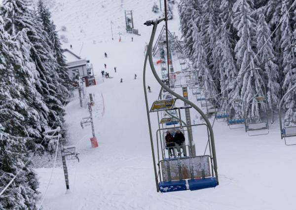 Slnečný stavebný pozemok s panoramatickým výhľadom – Závažná Poruba, Pod Poludnicou