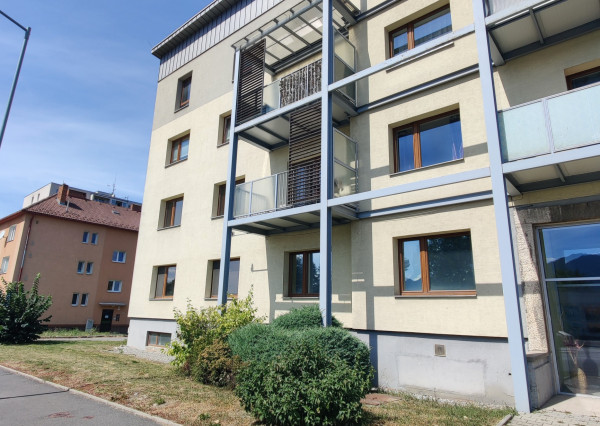 Veľkorysý 4 izbový byt na bývanie aj podnikanie