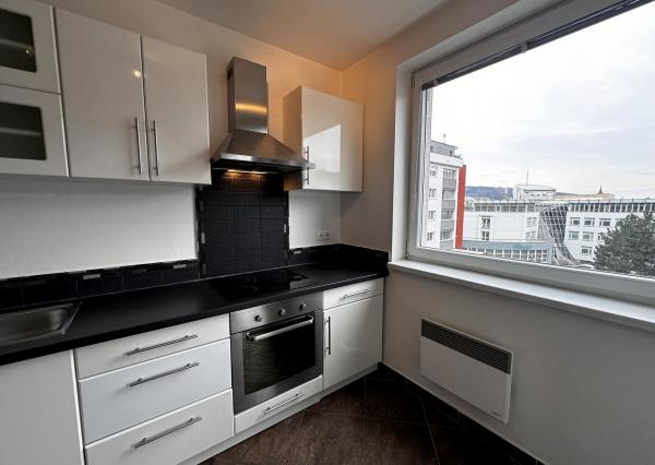 2i byt Liptovský Mikuláš centrum | 2 balkóny | zariadený