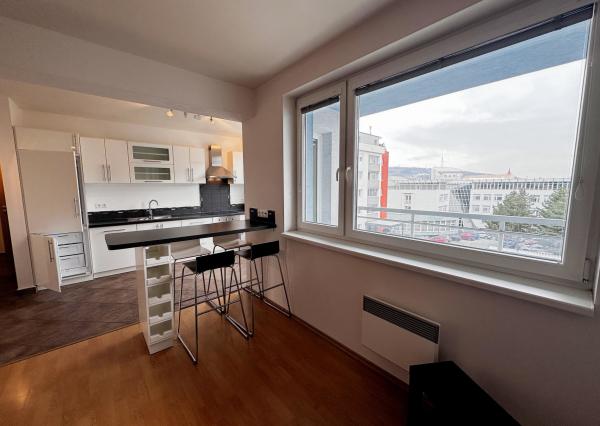 2i byt Liptovský Mikuláš centrum | 2 balkóny | zariadený