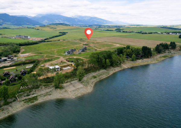 Slnečný stavebný pozemok s výhľadom na Tatry – Liptov