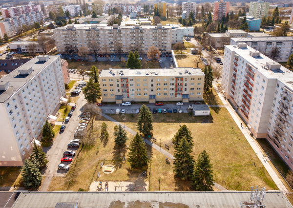 Na Predaj priestranný 4-izbový byt s výmerou 79,8 m² centrum