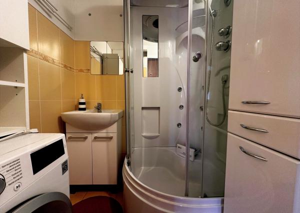 Na Predaj priestranný 4-izbový byt s výmerou 79,8 m² centrum